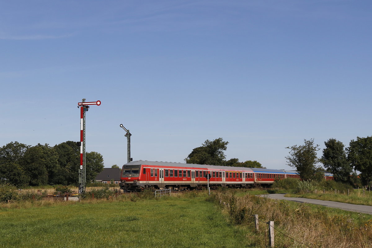 Regionalzug aus Sylt kommend am 14. August 2017 kurz nach Langenhorn.