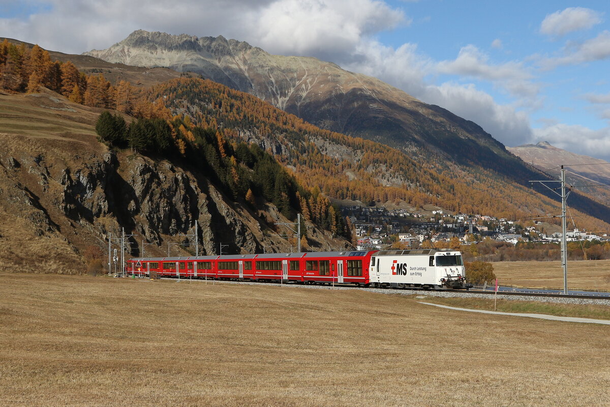 RhB Ge 4/4 III 643 mit Ziel  St. Moritz  am 26. Oktober 2021 bei  Celerina .
