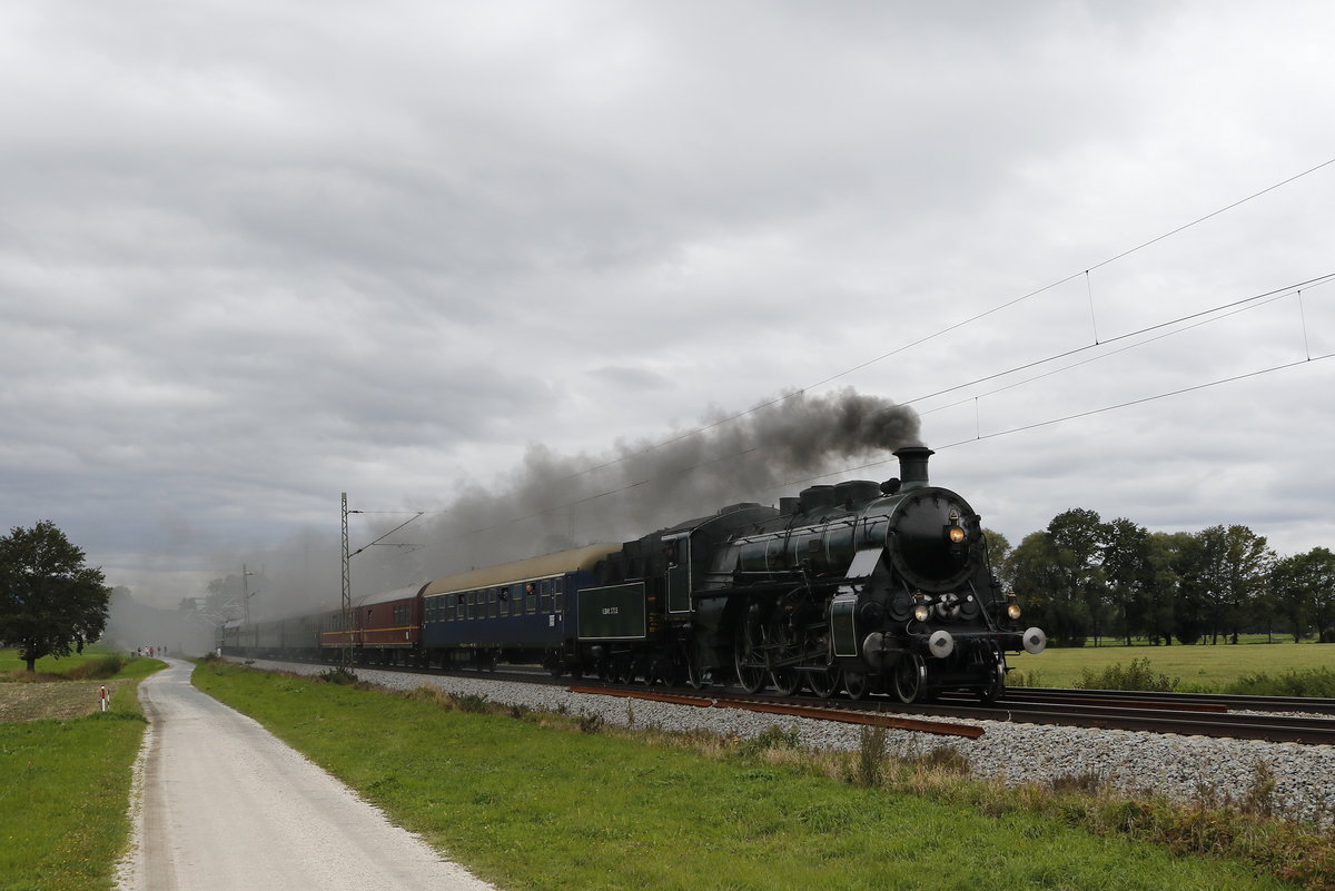 S 3/6 3673 des  Bayerischen Eisenbahnmuseum  war am 3. Oktober 2018 mit einem Sonderzug von Nrdlingen nach Freilassing unterwegs. Dasa Bild entstand kurz vor bersee am Chiemsee.