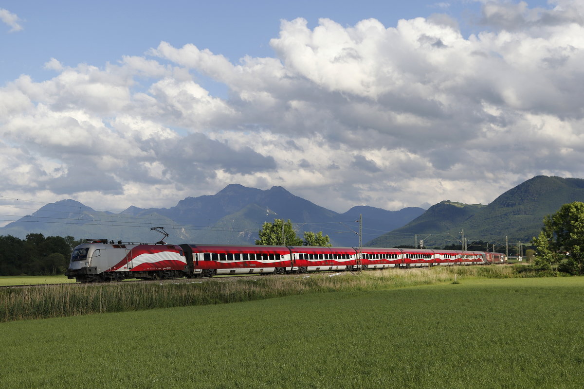  Ski WM Railjet  und  FB Railjet  auf dem Weg nach Innsbruck. Aufgenommen am 7. Juni 2017 bei Bernau am Chiemsee.