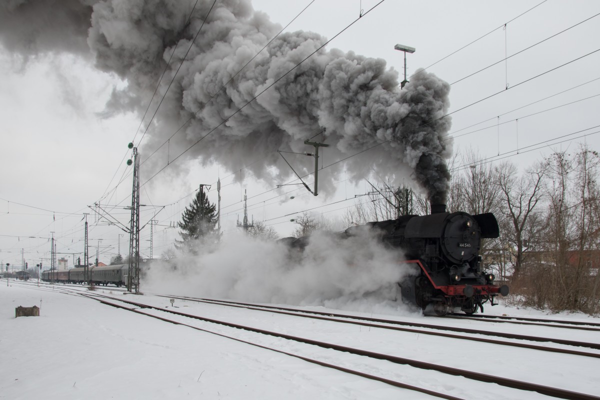 Unser  2000  Bild zeigt die 44 546 bei der Ausfahrt aus dem Bahnhof von Weilheim. Unterwegs war sie am 7. Februar 2015 mit einem Sonderzug des  Bayerischen-Eisenbahn-Museum  von Nördlingen nach Mittenwald.