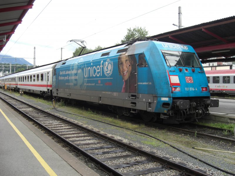 101 016-4 etwas spter im Salzburger Hauptbahnhof. Aufgenommen
am 23.08.2008.