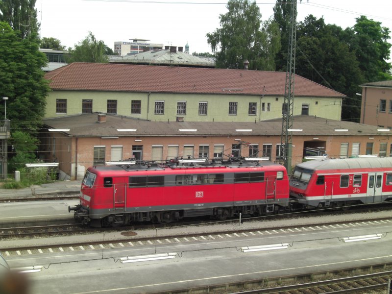 111 003-0 am 6. Juli 2008 im Rosenheimer Bahnhof.