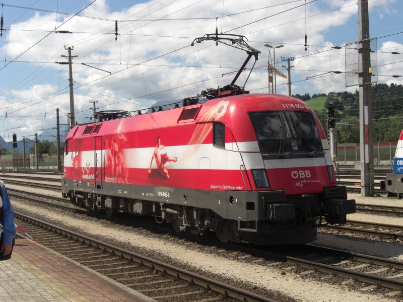 1116 005-8 am 24. August anllich des Bahnfestes  150 Jahre
Eisenbahn in Tirol  im Bahnhof von Wrgl/Tirol.