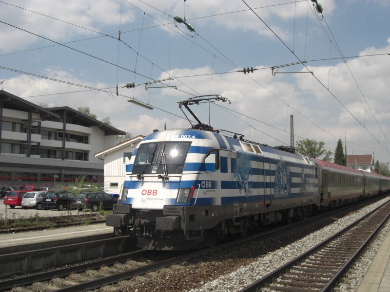 1116 007-4 hier bei Halt am 22. April 2009 im Bahnhof von
Prien am Chiemsee.
