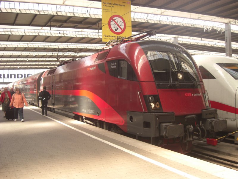 1116 215-3  Spirit of Salzburg im Mnchner Hauptbahnhof. Aufgenommen am
31. Mai 2009.