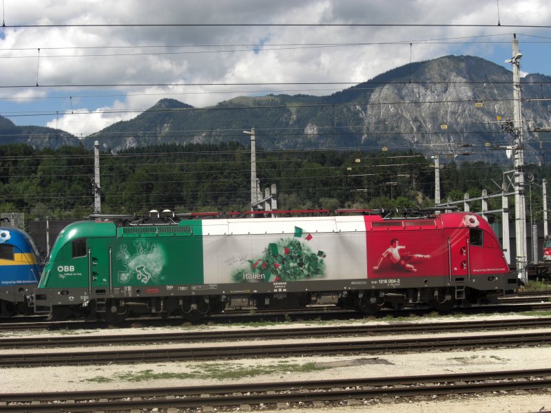 1216 004-2 der  Italien-Stier  aufgenommen am 24. August 2008
in Wrgl/Tirol.
