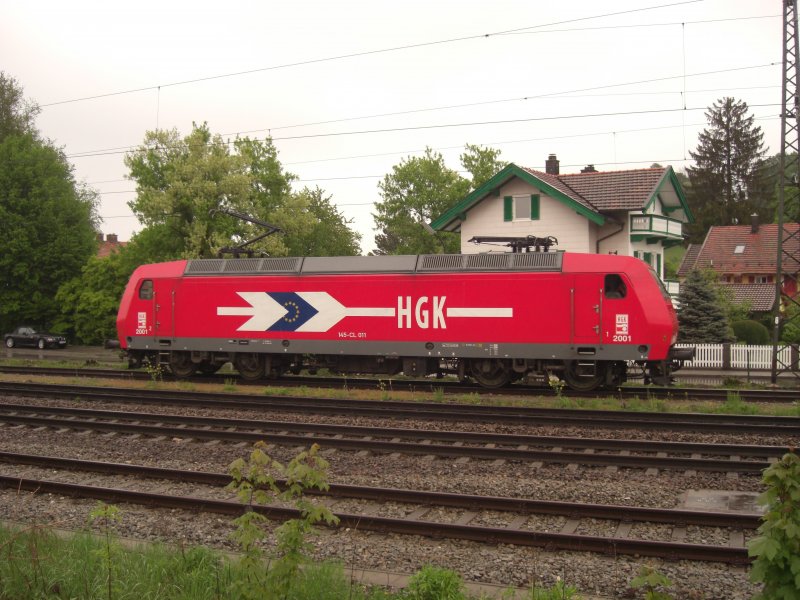 145 CL 011 der  HGK  beim halt in Prien am Chiemsee am 6. Mai 2009.