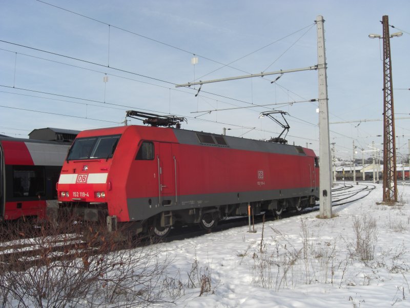 152 119-4 auf dem Weg zu ihrem Einsatz im Salzburger Hauptbahnhof
am 25. Februar 2009.