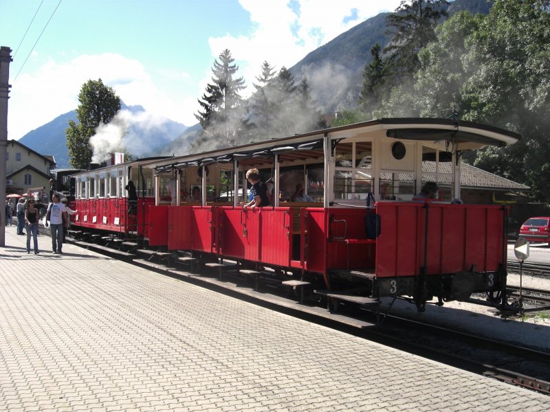 Abfahrbereiter Zug der  Achenseebahn  am 24. August 2008 im
Bahnhof von Jenbach/Tirol.