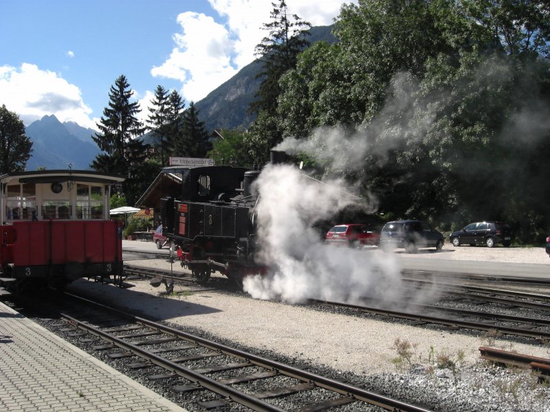 Dampflok der  Achenseebahn  beim Rangieren im Bahnhof von Jenbach.
Fotografiert am 24. August 2008.