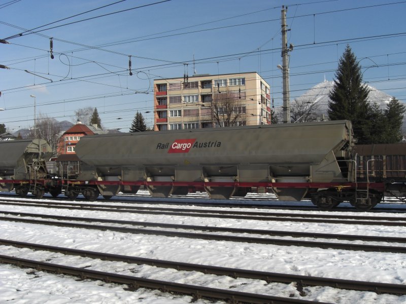 Schttgutwagen der BB am 25. Februar im Hauptbahnhof von Salzburg.