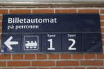 Hinweis-Schild zu den Bahnsteigen im Bahnhof von Padborg am 14. August 2017.