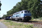 225 002 von der  Eisenbahn Gesellschaft Potsdam  mit einem Autozug am 26. Juni 2020 bei Drverden in Richtung Bremen unterwegs.