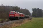 232 359-0 und 232 618 mit einem Mllzug aus Burgkirchen kommend am 30. Dezember 2015 kurz nach Kastl.