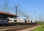 br-247-class-77-2/452200/247-047-4-und-247-043-4-bei 247 047-4 und 247 043-4 bei der Ausfahrt aus dem Rangierbahnhof Mnchen-Ost am 17. Juni 2013. 