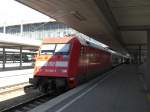 101 048-7 kurz vor der Abfahrt aus dem Mnchner Hauptbahnhof am 31. August 200.