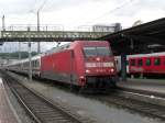 101 049-5 beim Zwischenhalt im Salzburger Hauptbahnhof am 1.