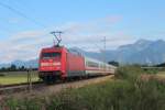 101 064-4 am Zugende eines IC in Richtung Salzburg. Aufgenommen am 9. August 2012
kurz vor Bernau am Chiemsee.