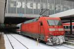 101 126-1 kam am 21. Januar 2013 schiebend im Mnchner Hauptbahnhof an.