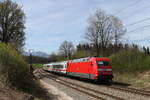 101 134 schiebt einen  EC  am 15. April 2020 bei Grabensttt in Richtung Mnchen.