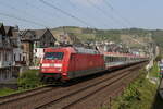 101 022 aus Koblenz kommend am 4. Mai 2022 in Oberwesel.