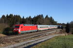 BR 101/799256/101-139-mit-dem-ic-koenigssee 101 139 mit dem 'IC Knigssee' aus Freilassing kommend am 2. Januar 2023 bei Sossau im Chiemgau.