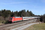 101 096 auf dem Weg nach Mnchen am 21. Februar 20223 bei Sossau im Chiemgau.