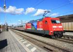 101 029-7 mit  Schweiz-Werbung  am 14. Februar 2014 im Bahnhof von Prien am Chiemsee.
