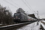 101 004  Bahn-BKK  war am  2. Dezember 2017 mit einem EC bei Prien am Chiemsee in Richtung Freilassing unterwegs.