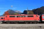 111 032-9 am 21. Oktober 2012 im Bahnhof von Kufstein/Tirol.