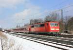 111 019-6 mit einem RE auf dem Weg nach Salzburg. Aufgenommen am 15. März 2013 im Bahnhof von Prien am Chiemsee.
