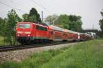 111 027-9 fährt am 17. Mai 2013 in Richtung München. Aufgenommen bei Übersee am Chiemsee.