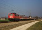 111 036-0 zieht am 12. Oktober 2013 bei Übersee am Chiemsee einen RE von Salzburg nach München.