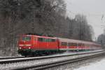 111 037-8 war am 12. Januar 2013 auf dem Weg von München nach Salzburg, hier kurz vor dem Bahnhof van Assling.