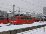 111 051-9 am 21. Januar 2013 beim rangieren im winterlichen München.