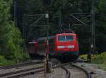 111 057-6 am 16. August 2012 bei der Ausfahrt aus dem Bahnhof von Assling.
