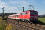 111 023-8 schiebt am 5. Oktober 2015 bei Bernau am Chiemsee einen Flchtlingszug von Freilassing kommend in Richtung Mnchen. 