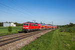 BR 111/559837/111-180-mit-einem-regionalzug-am 111 180 mit einem Regionalzug am 17. Mai 2017 bei Batzhausen.