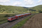 BR 111/576652/111-197-0-mit-einem-regionalzug-aus 111 197-0 mit einem Regionalzug aus Gemnden kommend am 19. August 2017 bei Harrbach.