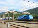 111 017-0 beim rangieren im Bahnhof von Kufstein/Tirol am 1. August 2014. Dieses ist unser letztes Foto des  Maxl´s  vor seiner entklebung.
