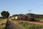 BR 140/705370/140-789-und-140-xxx-waren 140 789 und 140 xxx waren am 26. Juni 2020 mit einem Schnittholzzug bei Drverden in Richtung Brake unterwegs.