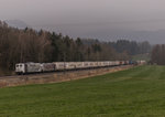 151 074 und 186 281 befrdern am 1. April 2016 den  Ekol -Zug bei Wessen in Richtung Salzburg.