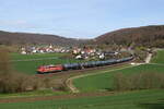 151 073 mit einem Kesselwagenzug aus Ingolstadt kommend am 5. April 2024 bei Breitenfurt.