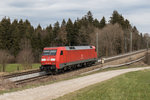 152 094-9 alleine unterwegs in Richtung Freilassing. Aufgenommen am 28. Mrz 2016 bei Sossau im Chiemgau.