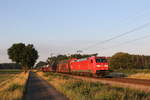 152 089 mit einem Autozug am frhen Morgen des 27. Juni 2020 bei Drverden.