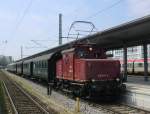 169 005-6 steht am 25. April 2011 mit einem Sonderzug abfahrbereit im Mnchner Ostbahnhof.