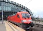 182 003 schob am 1. Juni 2013 einen Regionalzug in den  Berliner Hauptbahnhof .