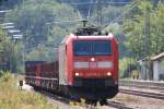 185 158-3 beim durchfahren des Bahnhofs von Assling in Richtung Mnchen am 20. August 2013.