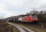 185 145-0 fuhr uns mit einem gemischten Gterzug am 21. Februar 2014 bei Thngersheim vor die Linse.